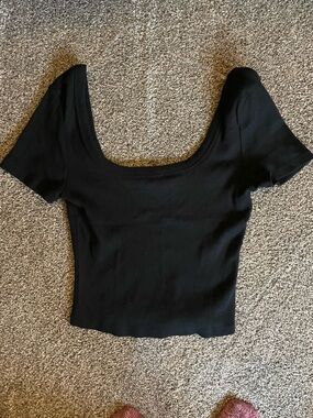 Universal Thread Black Scoop Neck Short Sleeve Crop Top 2/$25